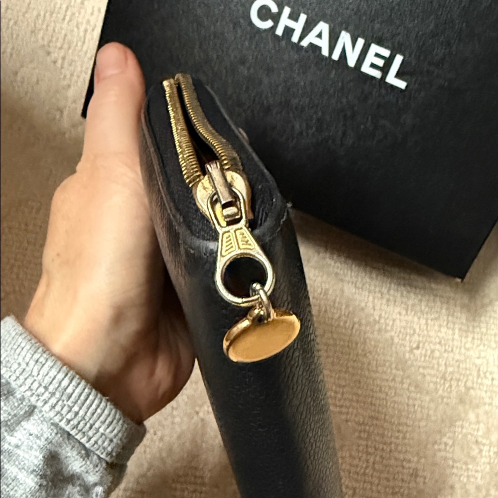 CHANEL Black Caviar Vintage Leather Zip Wallet 5” x 7” - Picture 3 of 7